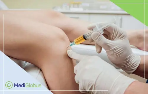 ортокін-терапія для зменшення болю та відновлення функції лікар робить ін'єкцію в колінний суглоб пацієнта в клінічних умовах