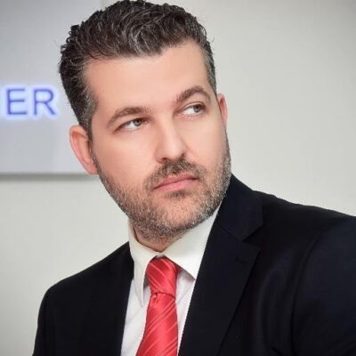 Доктор Толга Йенер