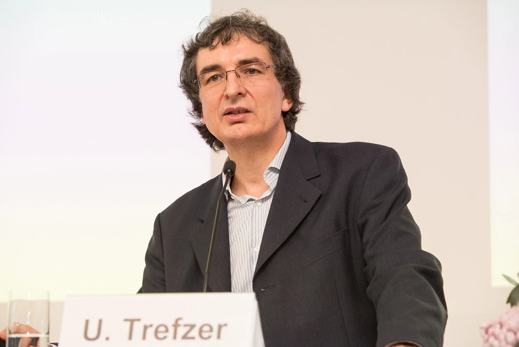 Проф. Увэ Трефцер