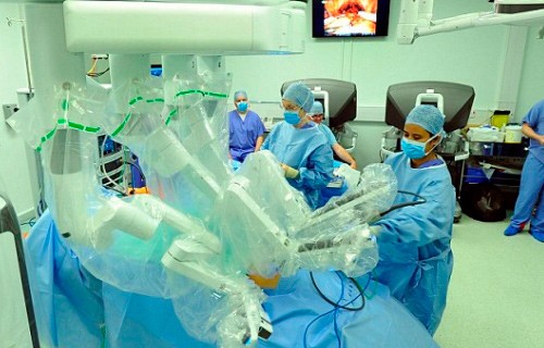  здесь совершается более 60 трансплантаций печени и почек
