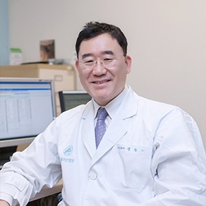 Оториноларинголог Чанг-Джон Ву из медицинского центра Асан