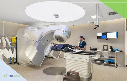 Сеанс променевої терапії з використанням лінійного прискорювача для лікування онкологічного захворювання