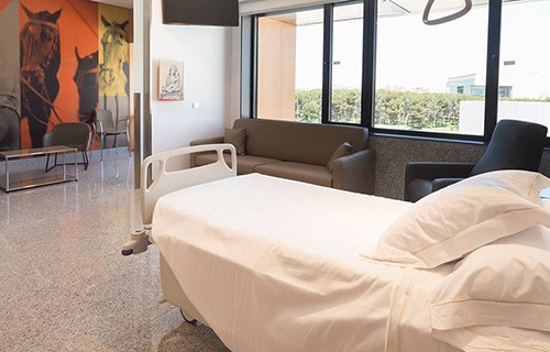 Комфортное размещение пациентов в госпитале Наварры в Мадриде