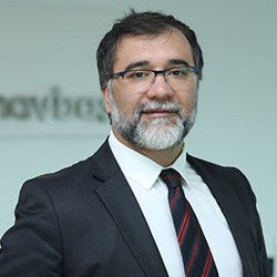 Доктор Илкер Манавбаши