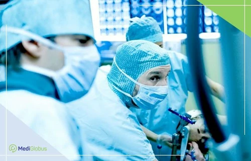 Операция при метастазах в мозге команда нейрохирургов во время операции