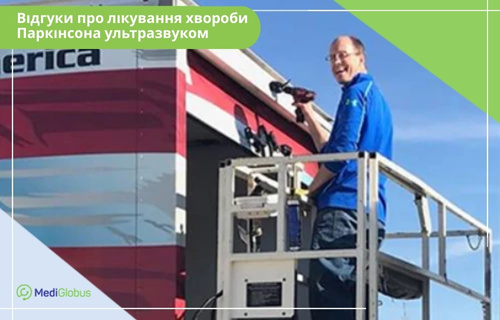 Чоловік у синій сорочці працює на підйомній платформі з електроінструментом у руках
