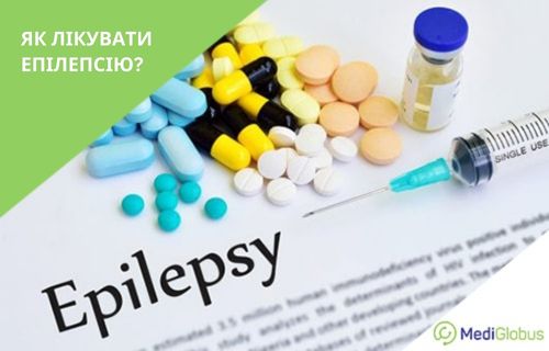 На аркуші паперу з написом «Epilepsy» розташовані різнокольорові таблетки, капсули, шприц із голкою та флакон із прозорим розчином